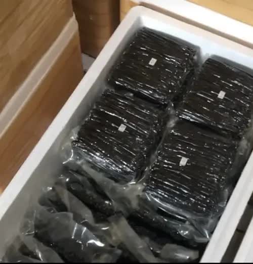 box full of vanilla beans properly vacuum sealed ready to be shipped
